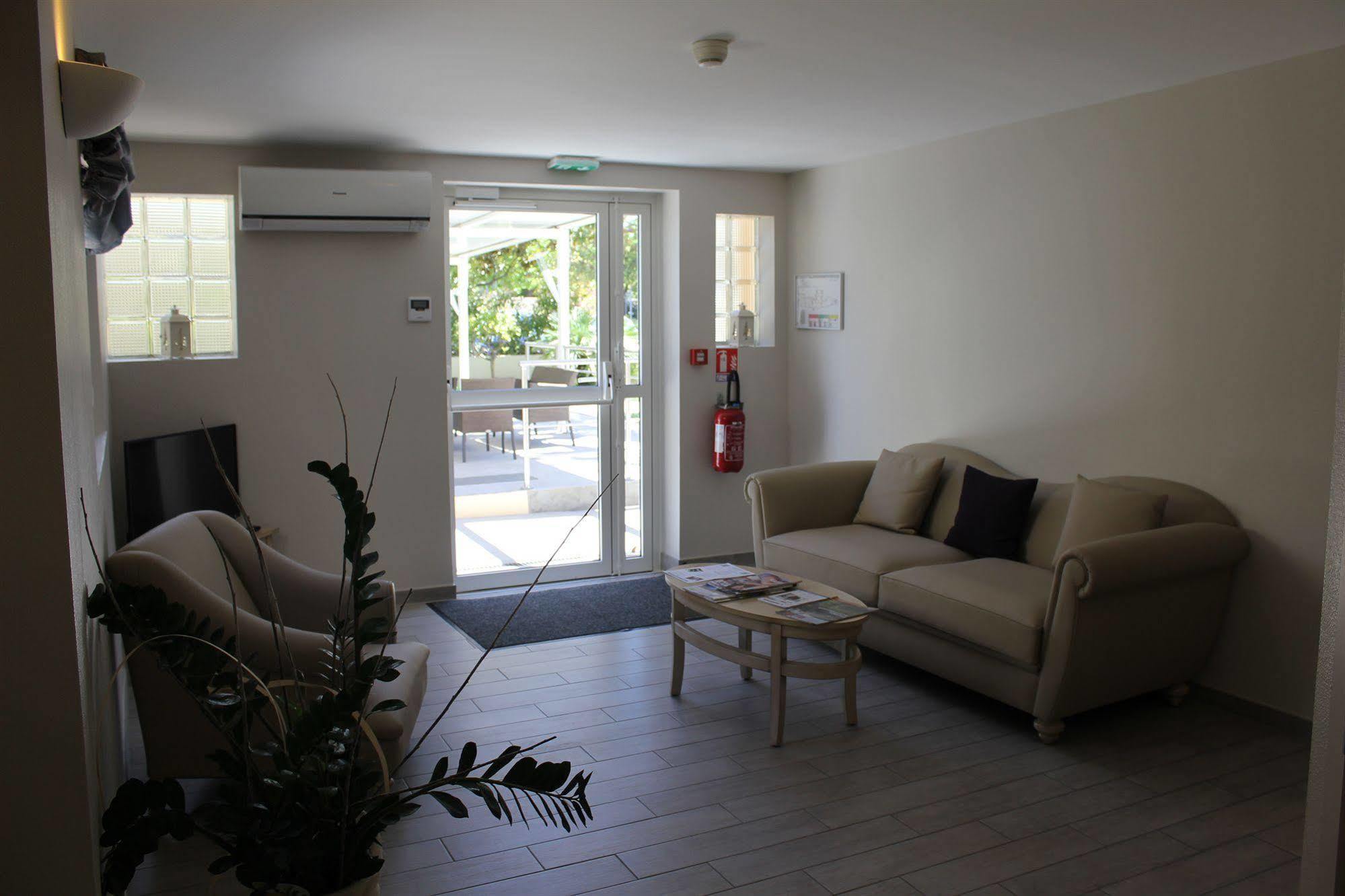 Le Poseidon Hotel La Seyne-sur-Mer Bagian luar foto