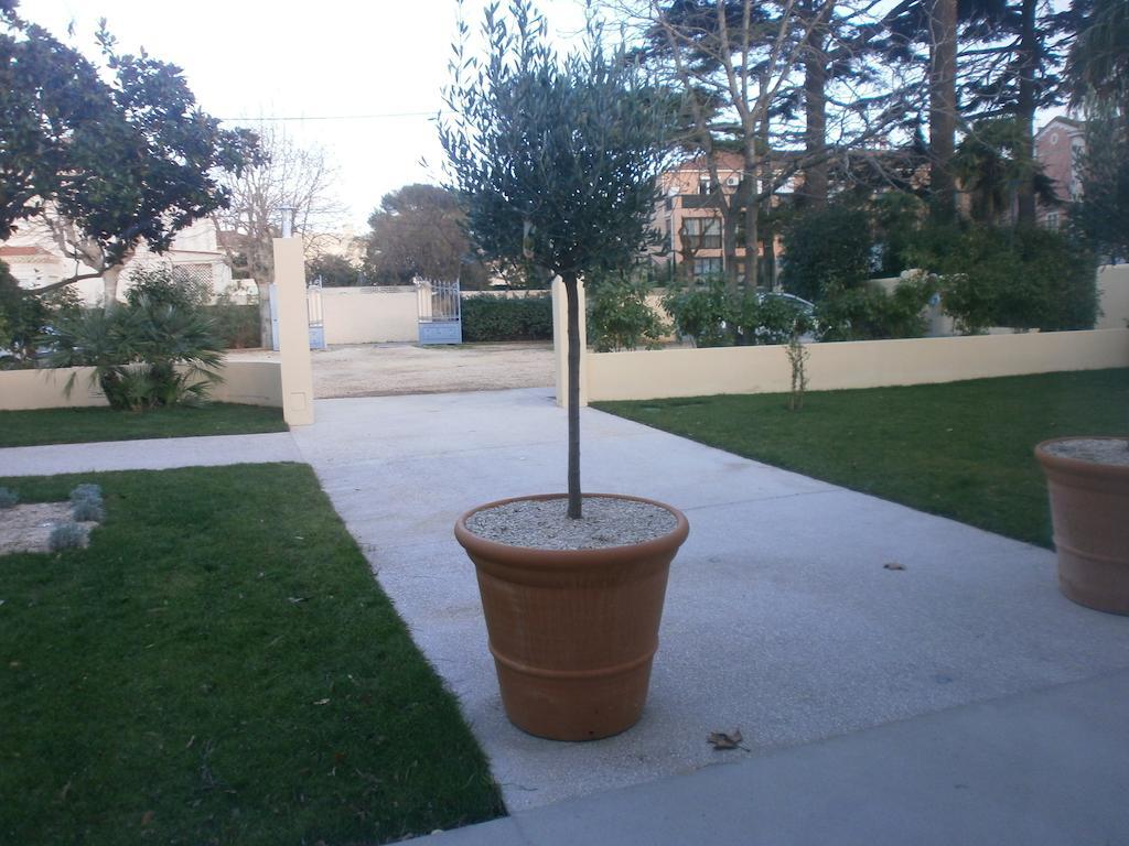 Le Poseidon Hotel La Seyne-sur-Mer Bagian luar foto